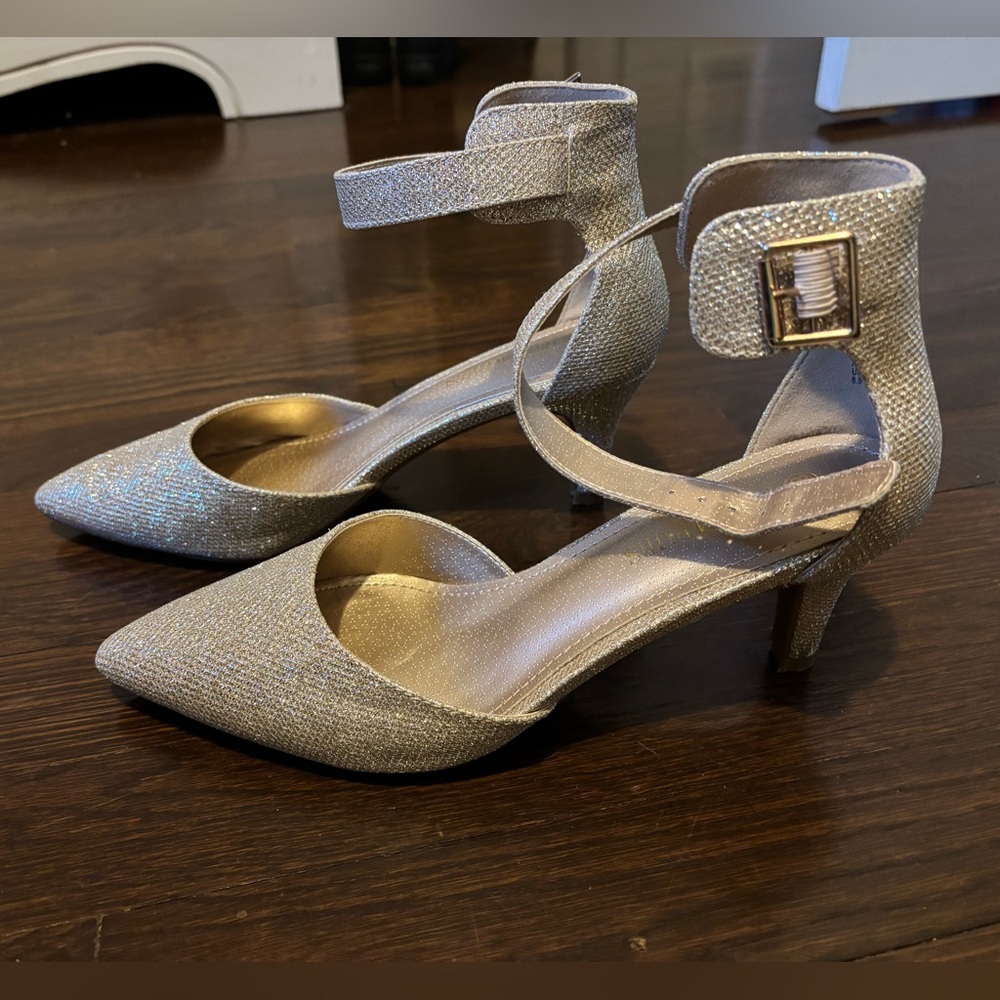Dreampairs gold sparkly heeled shoe